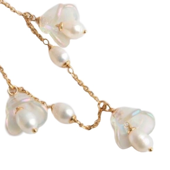 KATE SPADE • Gold Painted Petals Pearl Bracelet - Picture 3 of 6